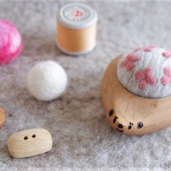 ハリネズミの羊毛ピンクッション【針山】Hana-Hana　ピンク 1枚目の画像