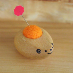 ハリネズミ赤ちゃんの羊毛ピンクッション【針山】オレンジ 2枚目の画像
