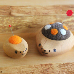 ハリネズミ赤ちゃんの羊毛ピンクッション【針山】オレンジ 4枚目の画像