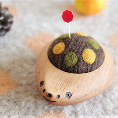 ハリネズミの羊毛ピンクッション【針山】水玉 黄・緑 其他生活雜貨