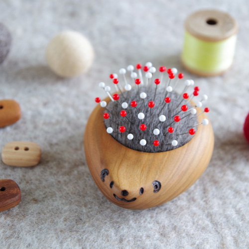 ピンクッション　針山　ハリネズミ　アンティーク　ヴィンテージ　ビンテージ 針山 『羊毛フェルトピンクッション はりねずみ 23020』 Clover