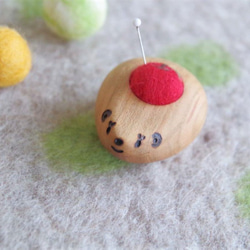 ハリネズミの羊毛ピンクッション【針山】赤ちゃん　りんご 2枚目の画像