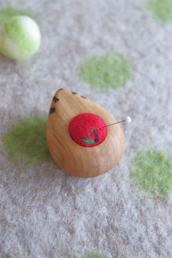 ハリネズミの羊毛ピンクッション【針山】赤ちゃん　りんご 4枚目の画像