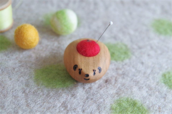 ハリネズミの羊毛ピンクッション【針山】赤ちゃん　りんご 8枚目の画像