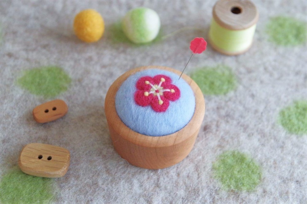 羊毛ピンクッション【針山】令和　梅の花