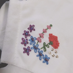 スワッグ刺繍入り 立体マスク 白 ＊抗菌素材使用 3枚目の画像