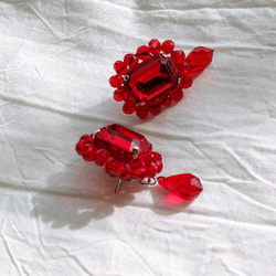 赤い宝石ピアス 3枚目の画像