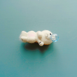 鼻ちょうちんビションブローチ(I) 羊毛フェルト　ブローチ　ビションフリーゼ 2枚目の画像