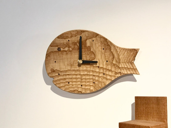 受注制作　魚の壁掛け時計 S 栗の木　light 5枚目の画像