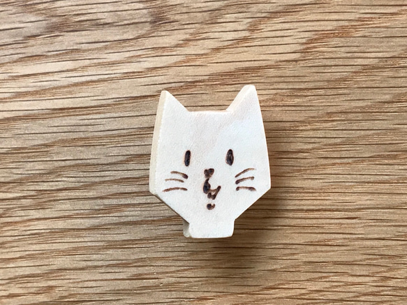 にゃんこブローチ男の子 猫 cat 木製 木 1枚目の画像