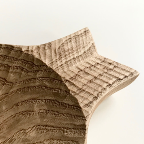 新品・未使用　1点物　樹齢35年の栗(クリ)の木で作ったデザイナーズの木皿 新品・未使用 1点物 樹齢35年の栗(クリ)の木で作っ