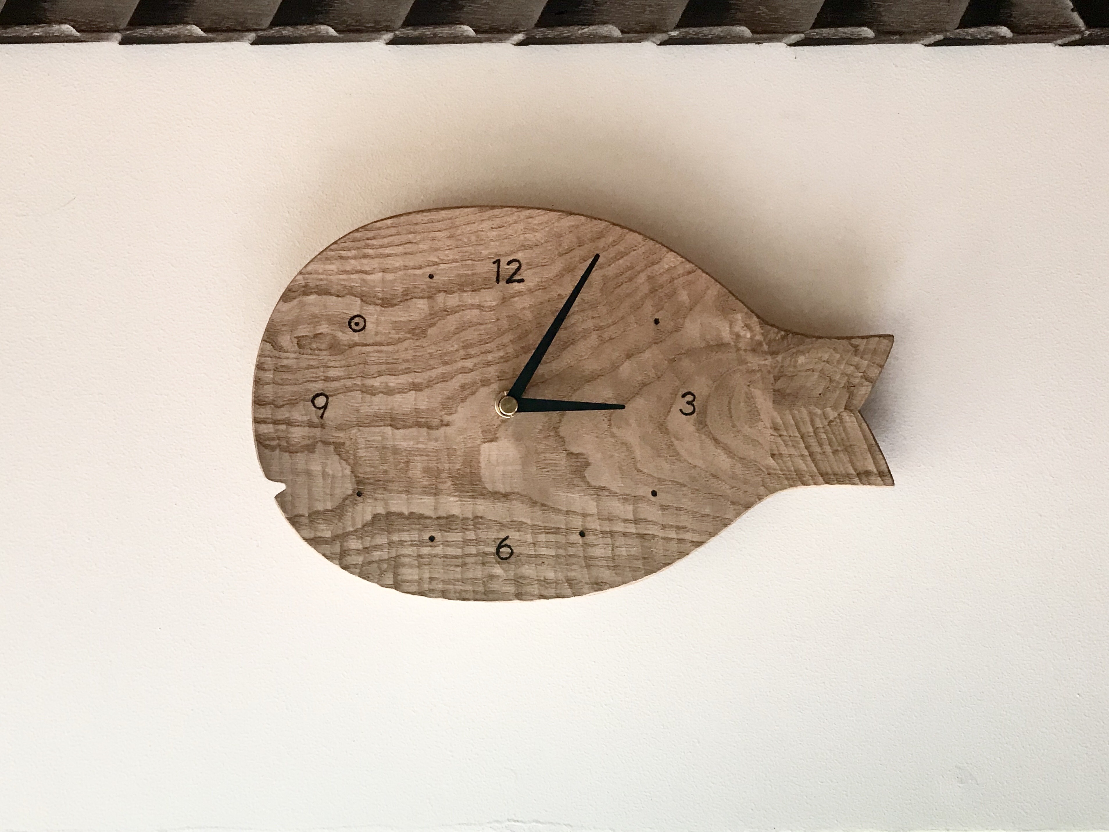 ハンドメイド　マユマユウッドワークさん　栗の木　ジンベイザメ　壁掛け時計 ハンドメイド マユマユウッドワークさん 栗の木 ジンベイザメ