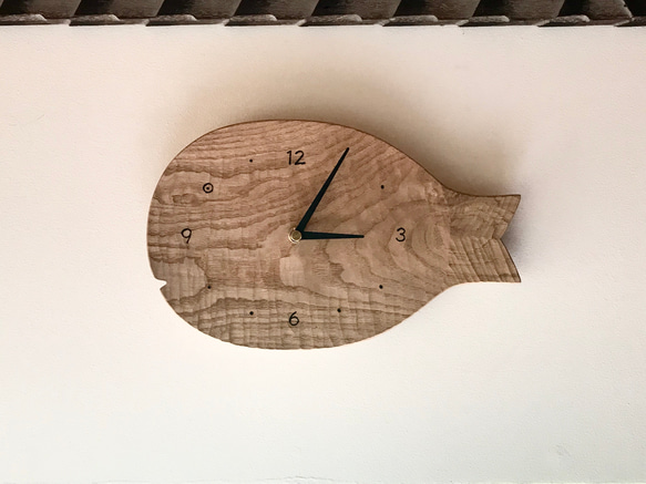 受注制作　魚の壁掛け時計 L 栗の木 1枚目の画像