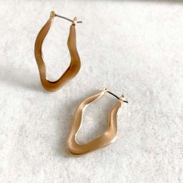 Browngold frame hoop チタンピアス 第5張的照片