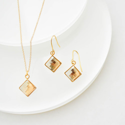 【送料無料】crystal(Golden Shadow) Pierces/Earrings 1枚目の画像