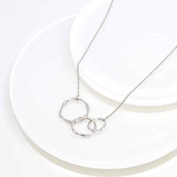 Twist Circle Necklace 第3張的照片