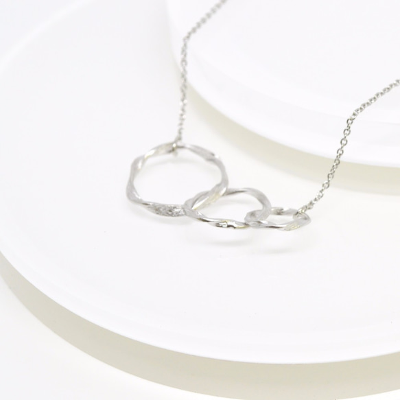 Twist Circle Necklace 第6張的照片