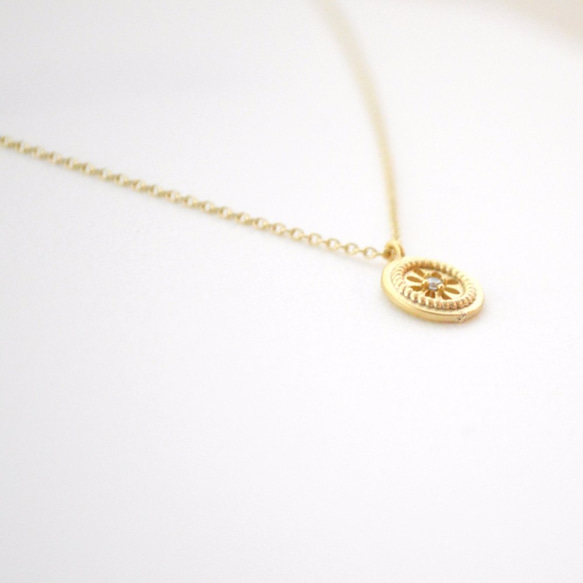 Flower Round Necklace 第2張的照片