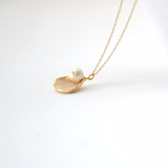 Flower Petal Cotton Pearl Necklace 第3張的照片