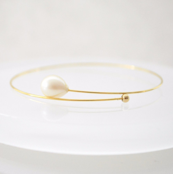 Drop Pearl Wire Bangle 第2張的照片