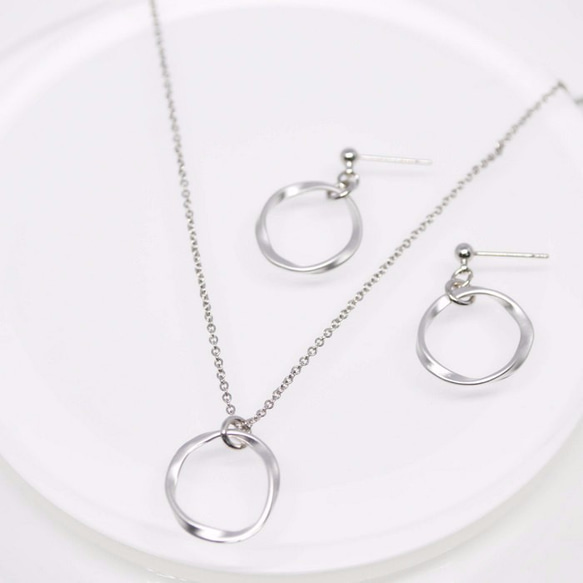 Twist Round Ring Necklace&Pierce set 1枚目の画像