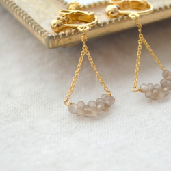 Matte gray Czech Beads Earring 3枚目の画像