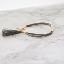 Tassel Suede Metal Bracelet 第3張的照片