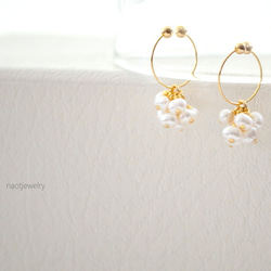 White Pearl Hoop Earring 第1張的照片