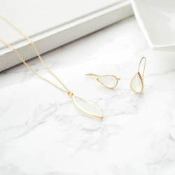 Faceted Cut Frame Glass Pierces(white smoke) 玻璃耳環 第5張的照片