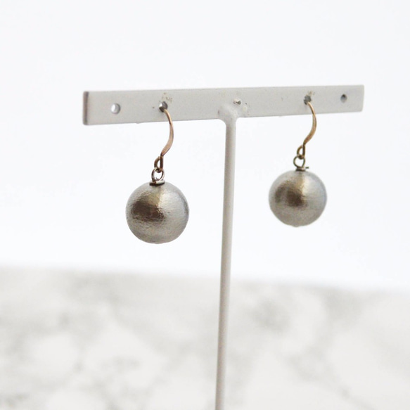 Silver925 Gray Cotton Pearl Pierces/Earrings(1.2cm) 第4張的照片