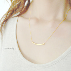 Gold Curved Bar Necklace 第3張的照片