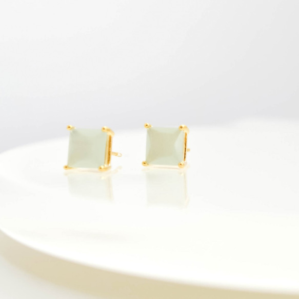 Faceted Cut Square Glass Pierces(Air Blue) 1枚目の画像