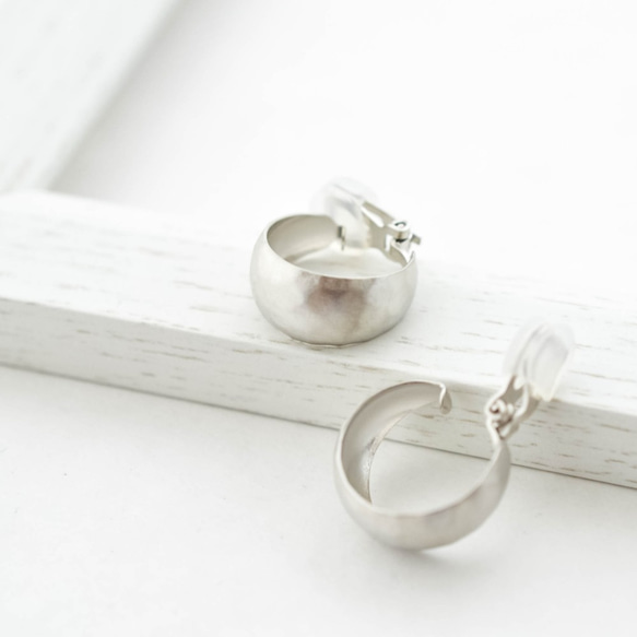 [8d-3]#企画専用ページ Tsuchime Metal Hoop Earrings(silver) 2枚目の画像