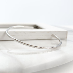 simple texture bangle n285/silver gold 第3張的照片