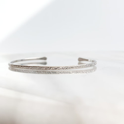 simple texture bangle n285/silver gold 第4張的照片
