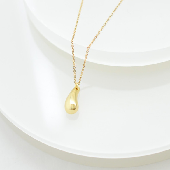 Teardrop gold Necklace 第5張的照片