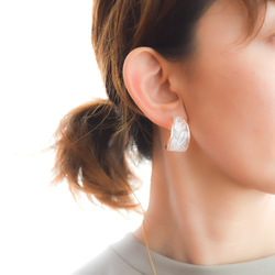 Acrylic marble hoop earrings 第3張的照片