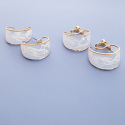 Acrylic marble hoop earrings 4枚目の画像
