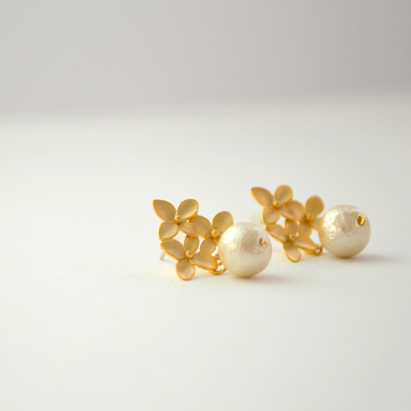 【送料無料】Flower Cotton Pearl Pierce 1枚目の画像