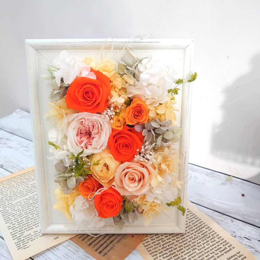 母の日♪お祝いやギフトに最適人気のフレームアレンジ　ビタミンカラー