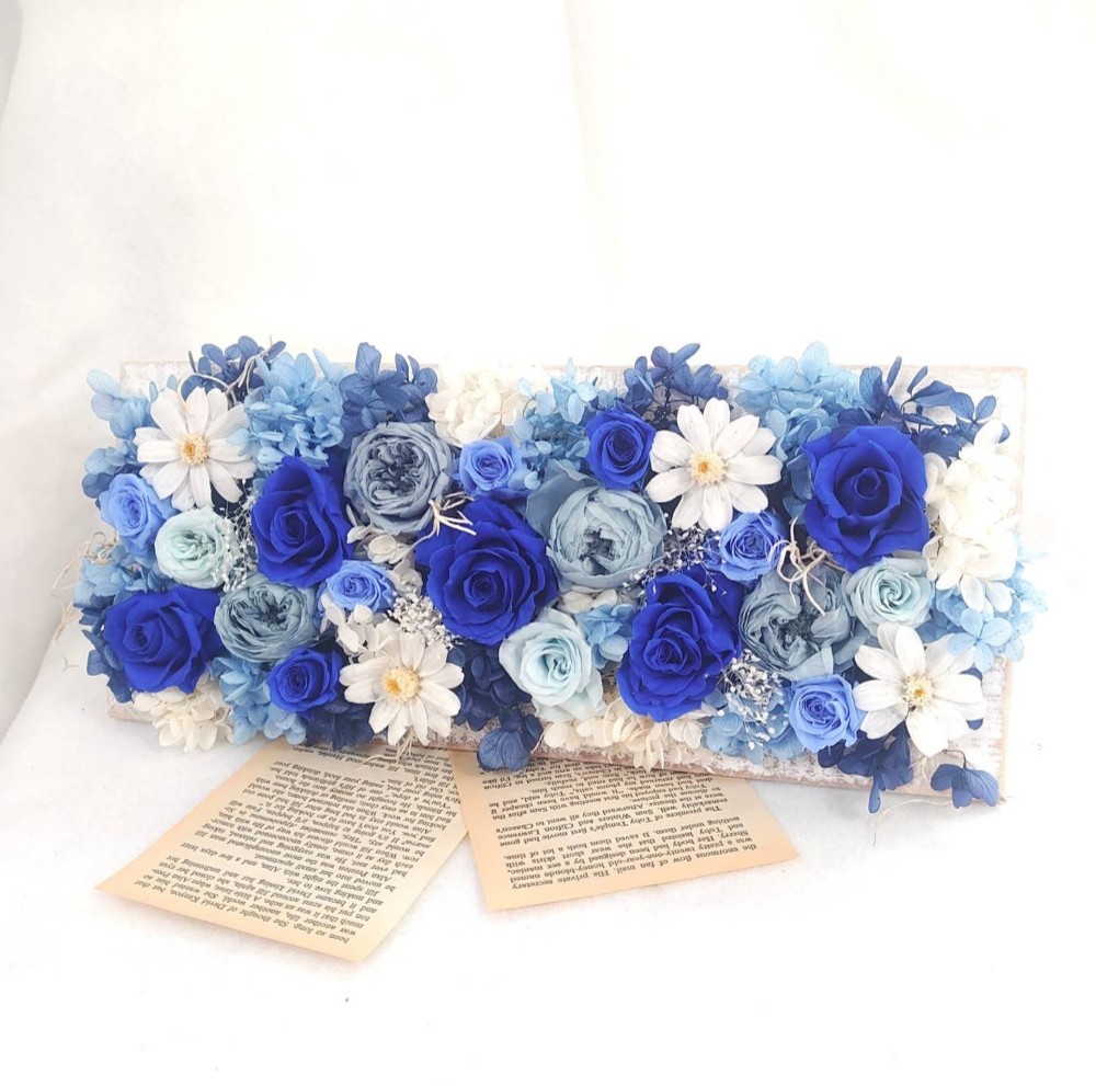 母の日に**香り付き薔薇がギュギュっとつまったブルーのフレームアレンジ