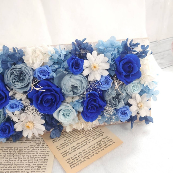 母の日に**香り付き薔薇がギュギュっとつまったブルーのフレームアレンジ　 2枚目の画像
