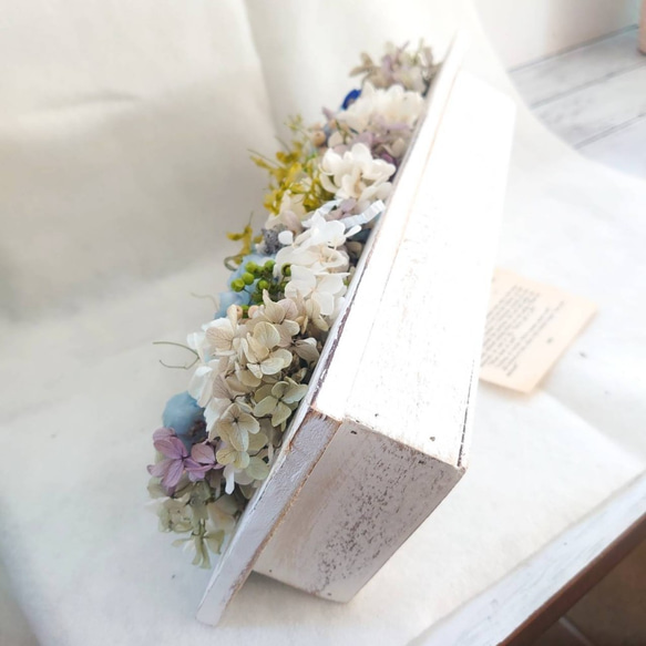 母の日に**香り付き薔薇がギュギュっとつまったブルーのフレームアレンジ　 4枚目の画像