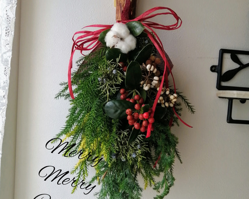 クリスマスホーリーの赤い実が可愛い♡クリスマスのドライフラワー