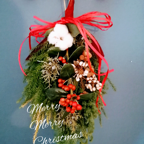 クリスマスホーリーの赤い実が可愛い♡クリスマスのドライフラワー