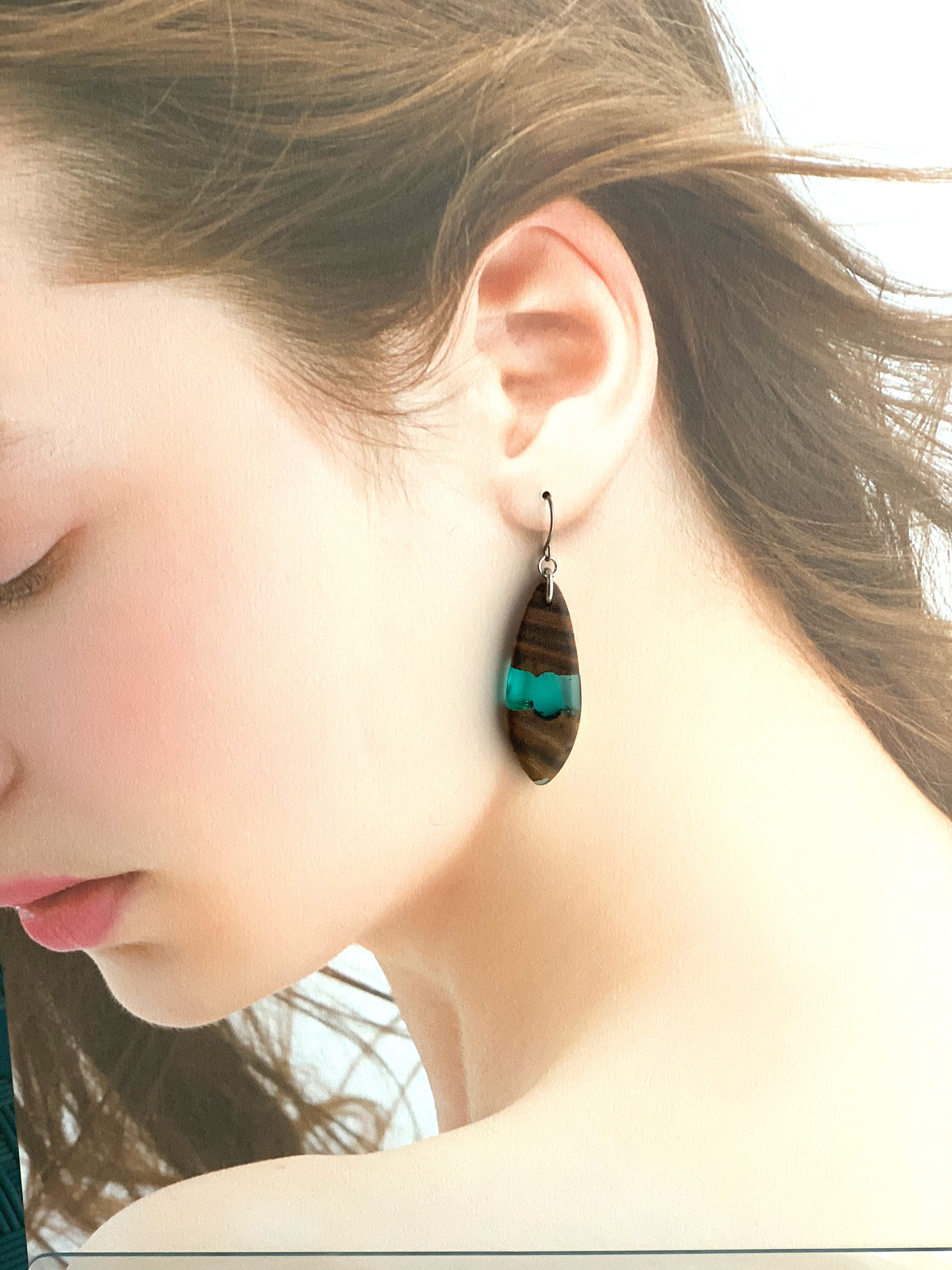 ウッドレジンピアス(チタン)