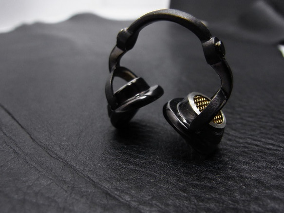 Headphone Ring - Black 第2張的照片