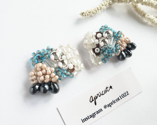 ✨4点おまとめ　✳️オリーブ雫ビーズ刺繍　ピアスorイヤリング ✨4点おまとめ ✳️オリーブ雫ビーズ刺繍 ピアスorイヤリング