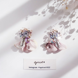 sakiピンクパープル/ガラス刺繍布花ピアス 2枚目の画像