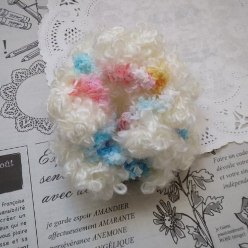 シュシュ ☆ ふわもこ 白 ピンク ブルー イエロー 手編み ファンシー